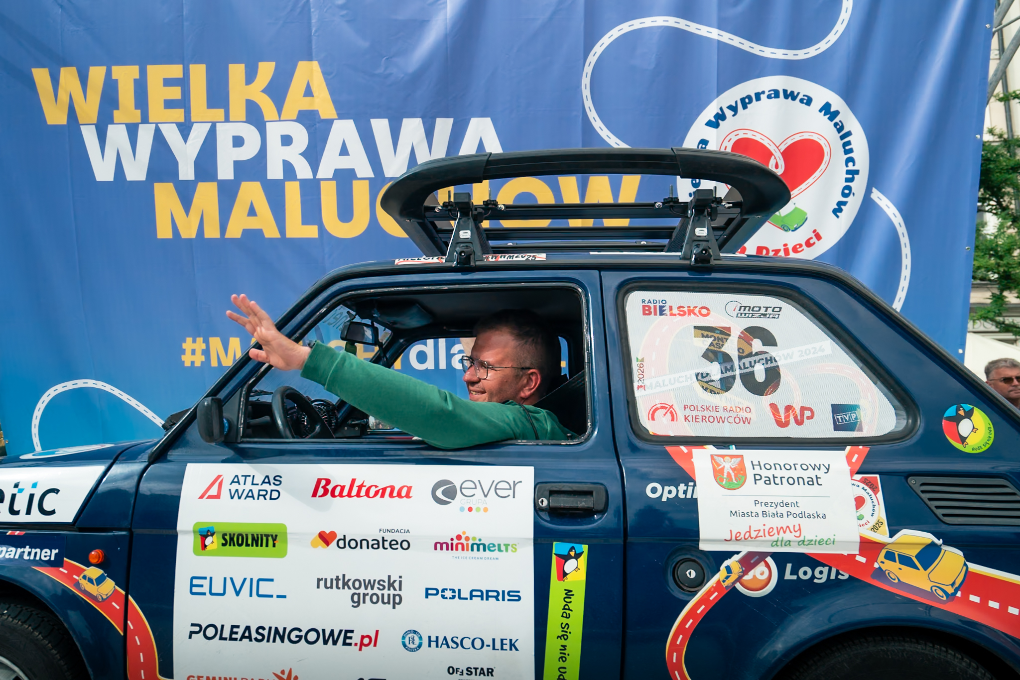 Samochody uczestniczące w wyprawie motoryzacyjnej
